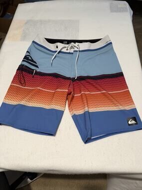 Quiksilver multicoloured board shorts Size 32